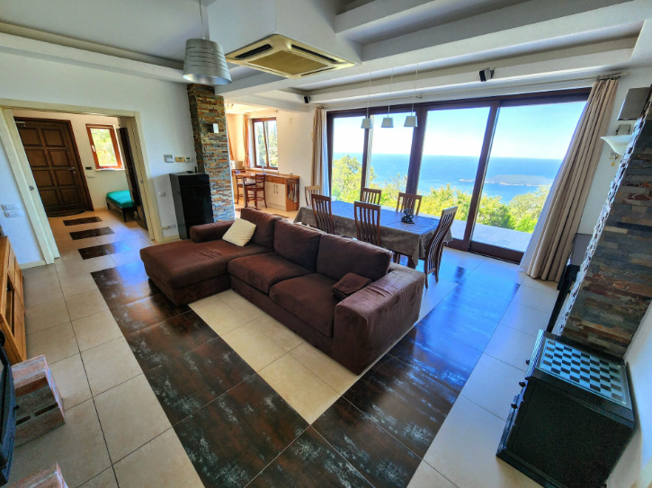 Villa in Rustovo with 5 Bedrooms, 392 m²